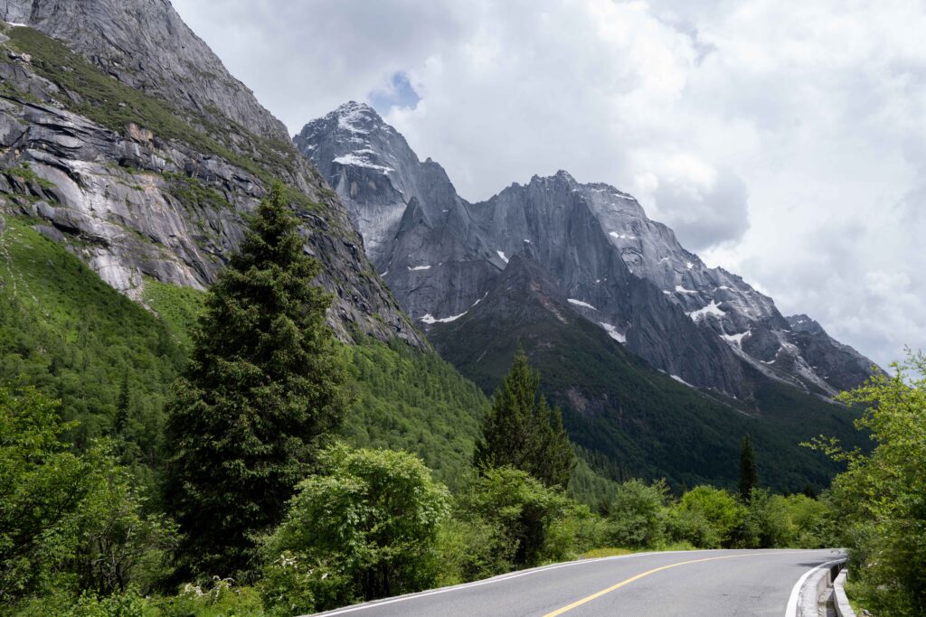 一个人自驾四川西部理小路